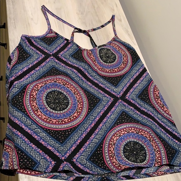 Hollister Tank - Picture 1 of 5